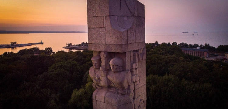 Sensacyjne odkrycie na Westerplatte. W trumnie polskiego bohatera szczątki… niemieckiego żołnierza 