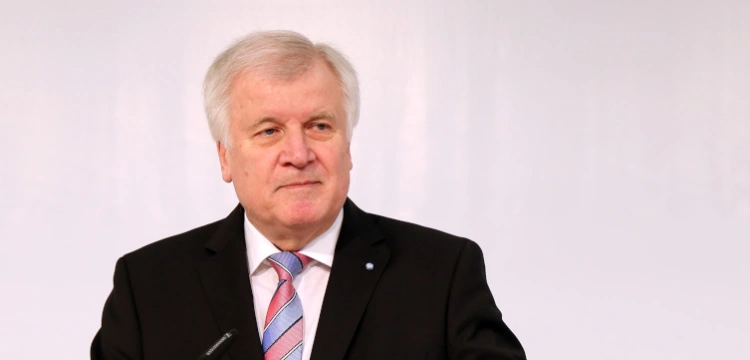 Szef niemieckiego MSW apeluje do UE: Powinniśmy pomóc rządowi polskiemu