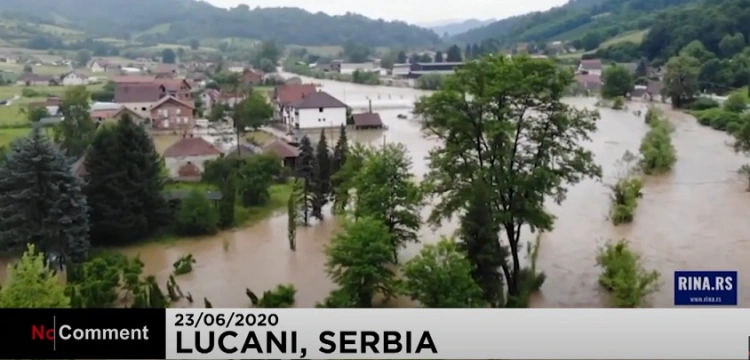 Tragedia w Serbii: Powódź porywa domy