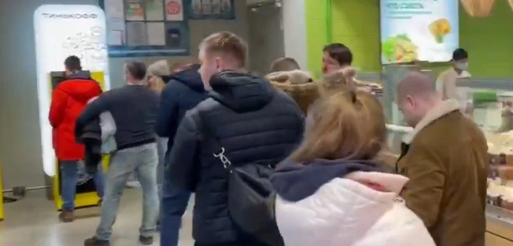 ,,Wkrótce staniemy się Koreą Północną’’. Karty płatnicze w Rosji już nie działają 