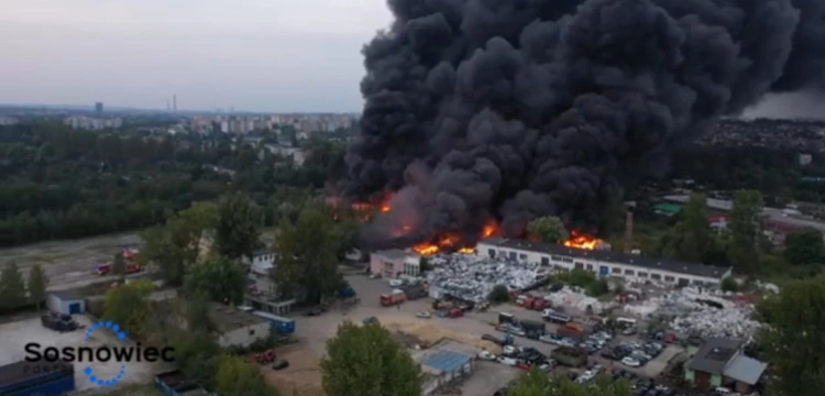 Potężny pożar w Sosnowcu. Słychać wybuchy 