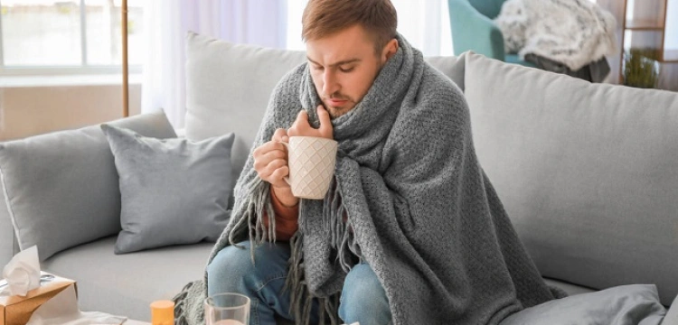 Silny ból gardła i bóle mięśniowe – jak odróżnić zwykłą grypę od groźnego wirusa
