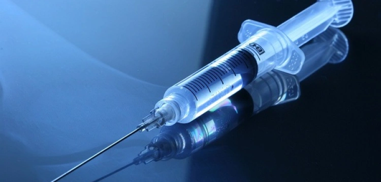 USA. Aptekarz zniszczył setki szczepionek. Grozi mu więzienie