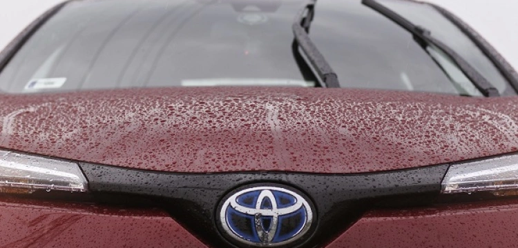Pomimo zawirowań na rynku Toyota pozostaje w Polsce