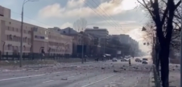 Zwyrodnialcy Putina. W Mariupolu rosyjski żołnierz strzelił 11-letniej dziewczynce w twarz