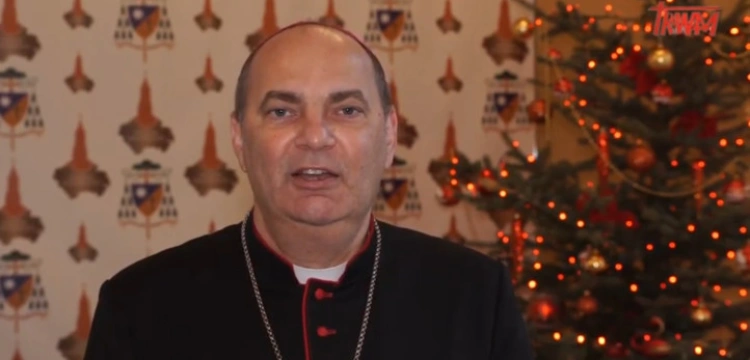 Bp Kaszak: Wyrzuciliśmy Boga z serc dzieci i młodzieży 