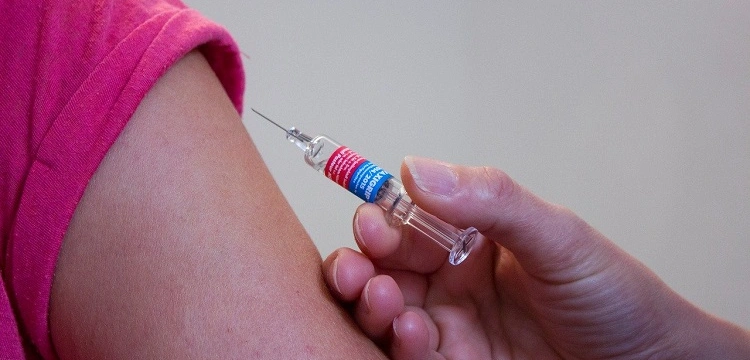 Izrael. Ruszają testy szczepionki na Covid-19 na ludziach
