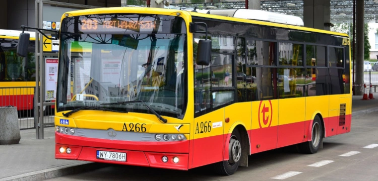 Warszawa: Ogromny spadek liczby pasażerów w autobusach i tramwajach