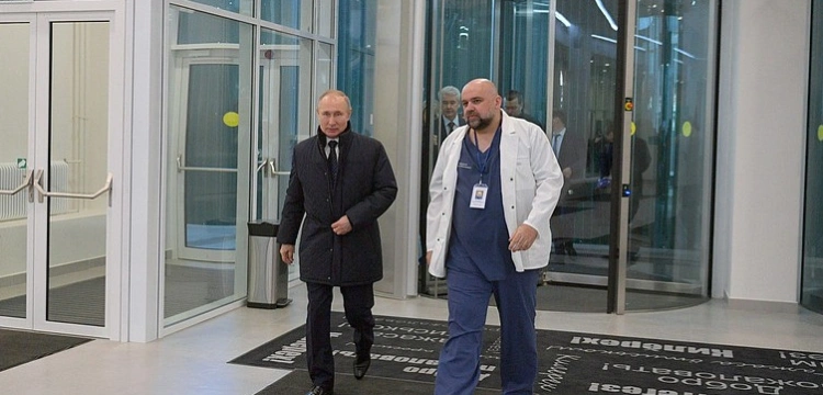 U głównego lekarza szpitala zakaźnego w Moskwie wykryto koronawirusa. Wcześniej spotkał się z Putinem