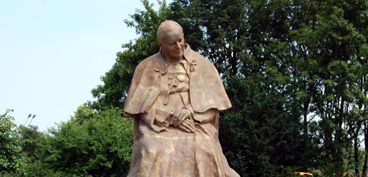 Toruń: Sprofanowano pomnik św. Jana Pawła II 