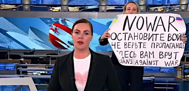 Owsiannikowa: Boję się i ukrywam. Moje życie zmieniło się na zawsze