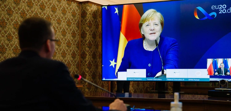 Rozmowa Morawiecki-Merkel. Premier: Potwierdziłem gotowość zawetowania budżetu