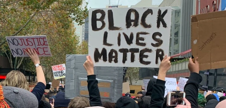 Były aktywista Black Lives Matter: Zburzyć wizerunki Chrystusa