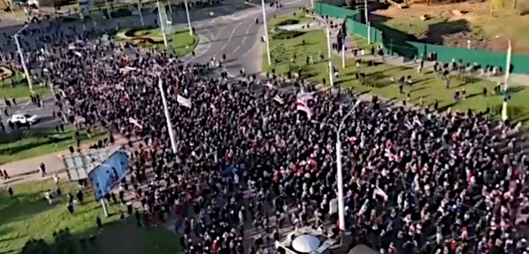 Tysiące protestujących na ulicach Mińska. Białoruś wciąż się nie poddaje!