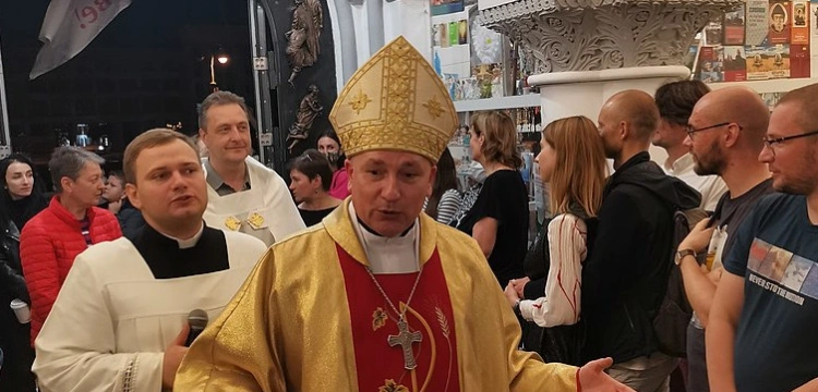 Reżim Łukaszenki wsadza księży do więzienia. Białoruski biskup zaapelował o modlitwę