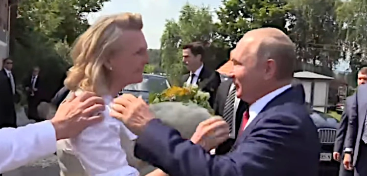 Na swoim weselu tańczyła z Putinem. Była szefowa MSZ Austrii właśnie dostała posadę w... Rosniefcie