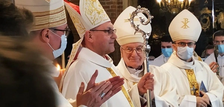 Sakrę biskupią w archikatedrze poznańskiej przyjął bp Jan Glapiak