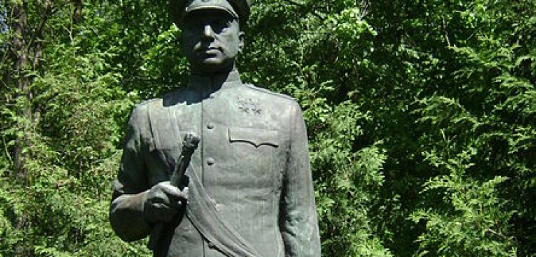 Rosjanie domagają się ochrony pomników stalinowskich okupantów Polski 