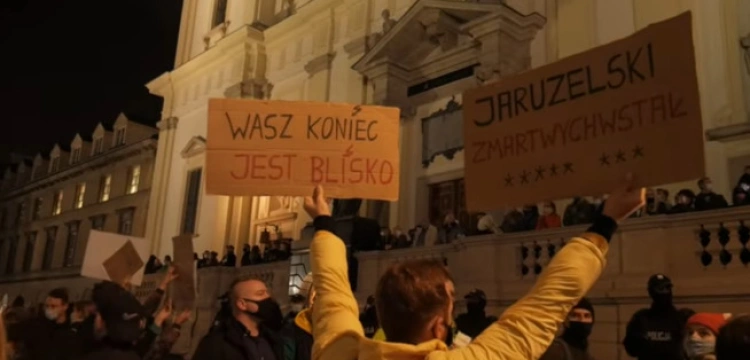 Miarka się przebrała. Akcja Demokracja pozwana przez Zrzutkę.pl 