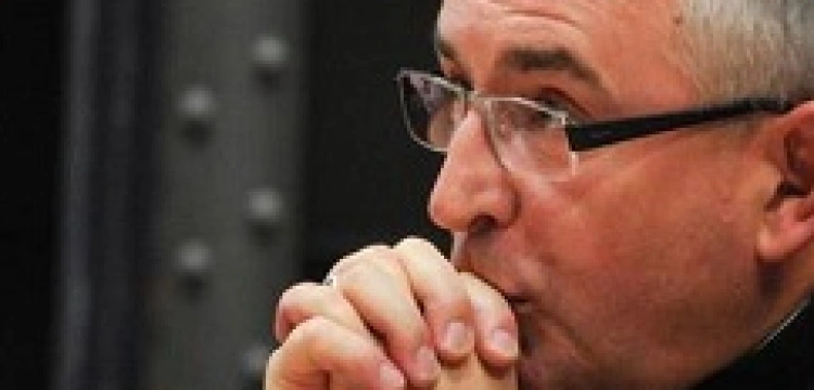 Watykan odwiesza bp. Jareckiego, który wraca do pracy!