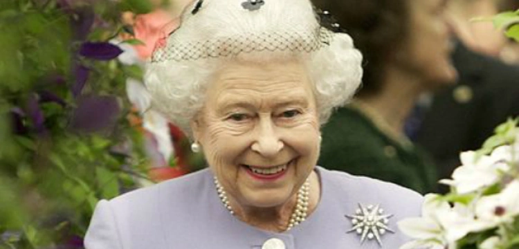 Już niedługo królowa Elżbieta włoży burkę - wieszczy islamista zamieszkujący Wielką Brytanię