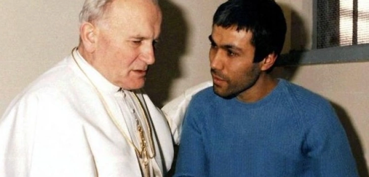 Ali Agca złożył kwiaty na grobie Jana Pawła II