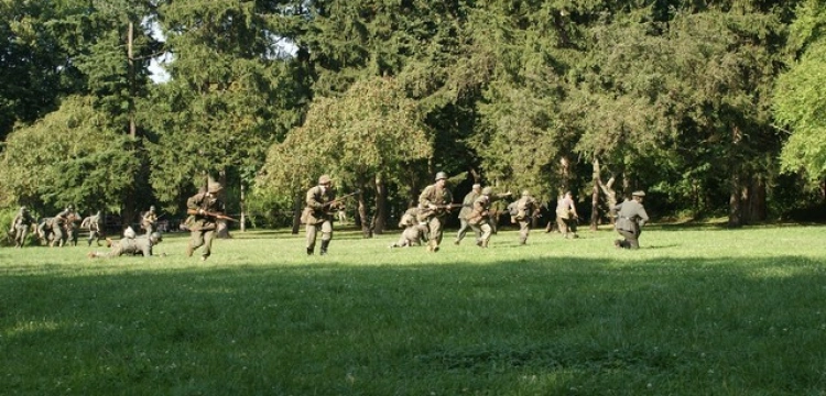 70 rocznica ataku żołnierzy „Grupy Kampinos” na lotnisko bielańskie. Zobacz zdjęcia