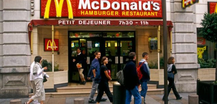 Napadli na McDonalda, a tam... pełno komandosów!