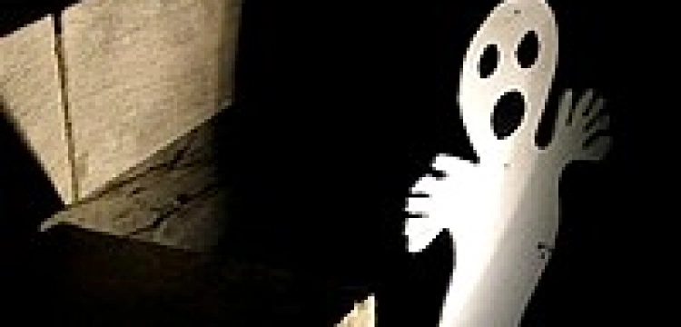 Drzwi się same zatrzaskują? Urzędnicy wezwali pogromców duchów