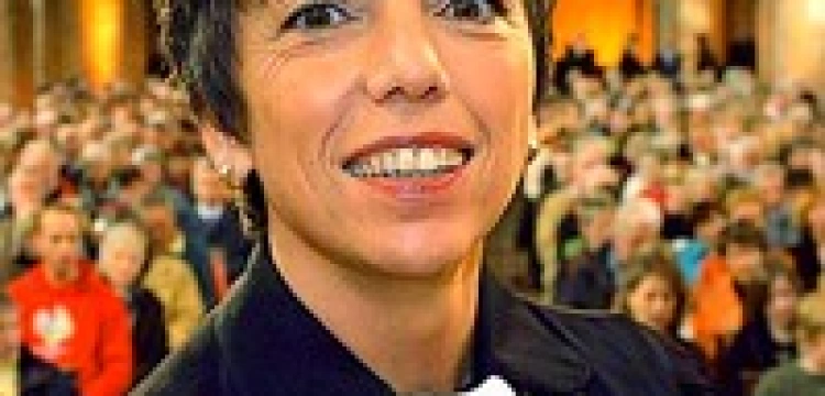 Ustąpiła ze stanowiska, bo jeździła po pijaku. Teraz zbiera laury za "odwagę cywilną"