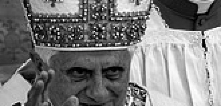 Benedykt XVI przybył na Maltę. "Możemy dostrzec tu działanie Bożej Opatrzności"