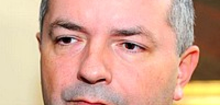 Ks. Nęcek w „Wyborczej” ostrzega przed "uwikłaniem politycznym" kapłanów