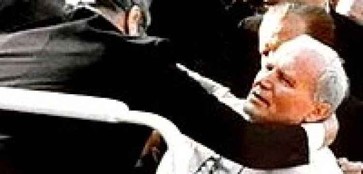 Zamach miał wyeliminować papieża z pogrzebu?