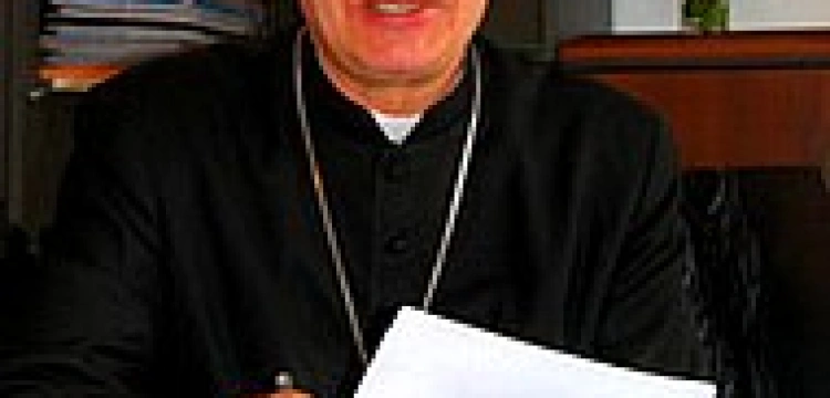 Abp Michalik w orędziu wigilijnym: Być ludźmi na miarę oczekiwań Boga