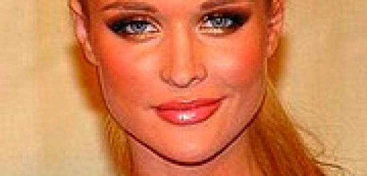 Modelka Joanna Krupa broni „zwierzątek”. Swoim nagim ciałem i krzyżem