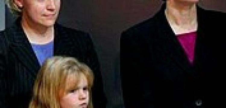 Francja: Otwarta droga do adopcji dla homo-związków