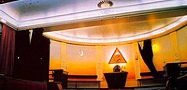 Szef włoskich masonów: Uczcie sobie religii, ale w kościołach