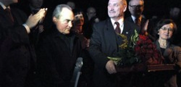 Ludzie Roku 2010 „Gazety Polskiej”: Antoni Macierewicz i ks. Stanisław Małkowski