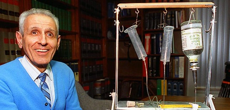 Doktor Śmierć powrócił. I udziela wywiadów