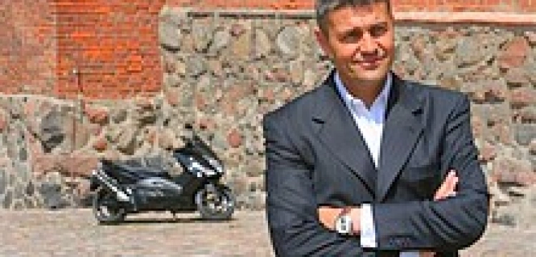 Krzysztof Hołowczyc ufundował kapliczkę świętemu Krzysztofowi