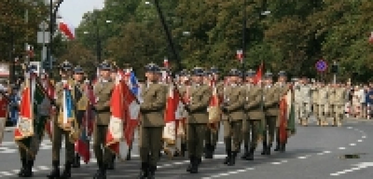 MON nie ma na defiladę. Wojska nie zobaczymy