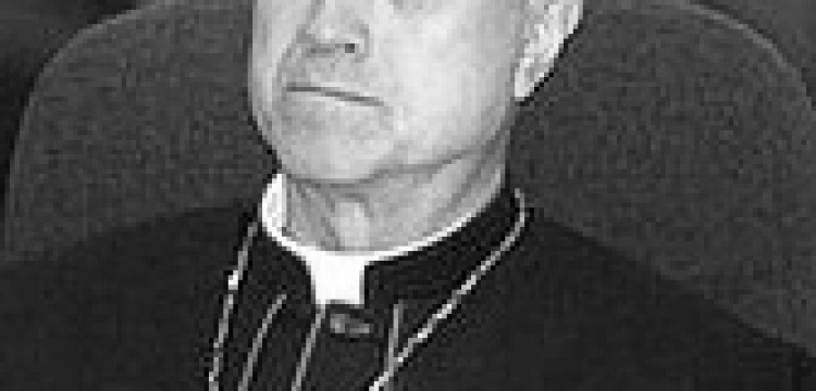 Kard. Bertone: Pedofilia jest związana nie z celibatem, ale homoseksualizmem