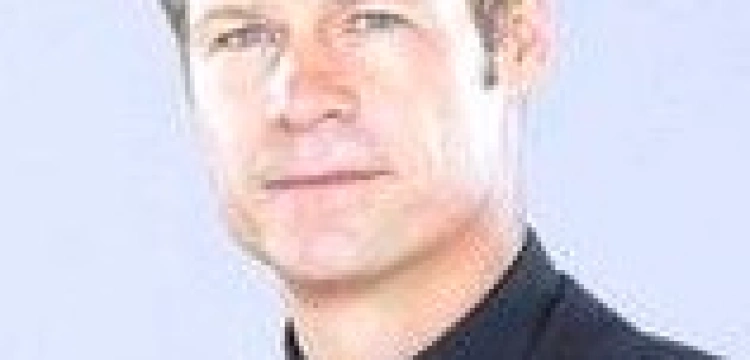 Katolicki ksiądz - bezżenny, heteroseksualny mężczyzna. Ale niekoniecznie w Wielkiej Brytanii