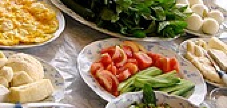 Polacy przygotowują za dużo jedzenia w święta. Potem je wyrzucają