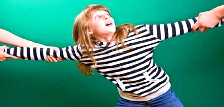 Inwigilacja, donosy, zabieranie dzieci. Walka z patologiami, czy z rodziną?