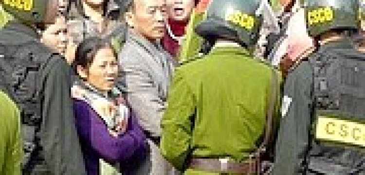 Komunistyczny reżim zdemoluje domy setek katolickich rodzin 