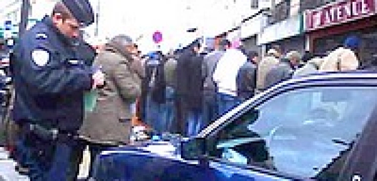 Paryż: Zobacz, jak kończy się laickość Francji