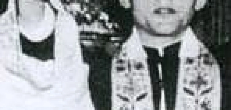 Zmanipulowane zdjęcie Papieża w książce szkalującej Kościół 