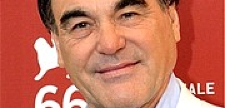 Oliver Stone ściągnął na siebie gniew Żydów. Teraz się kaja
