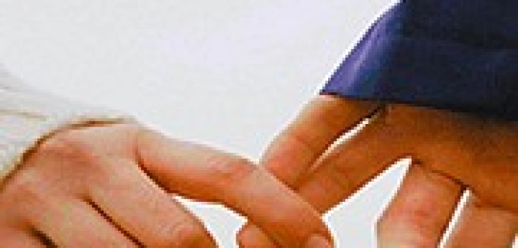 Mieszkacie razem przed ślubem? Wasze szanse na dobre małżeństwo maleją